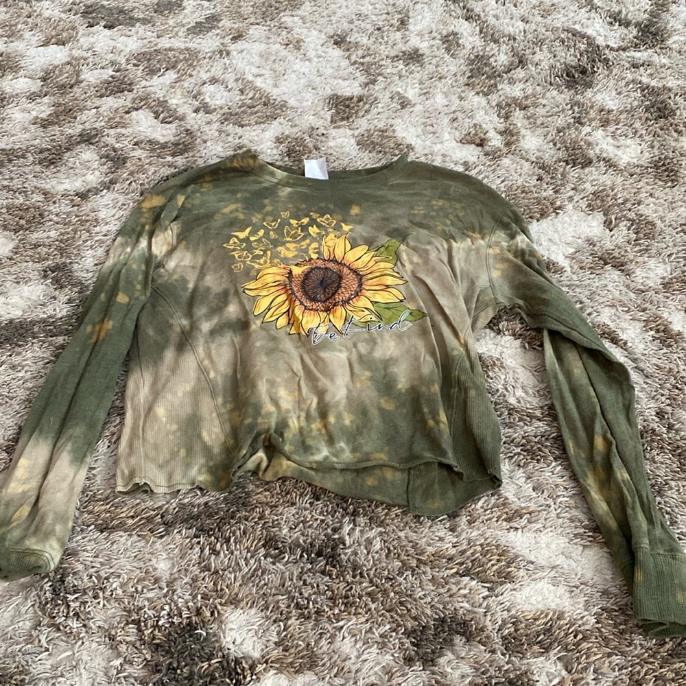 No boundaries long sleeve shirt. Size: Womens small
